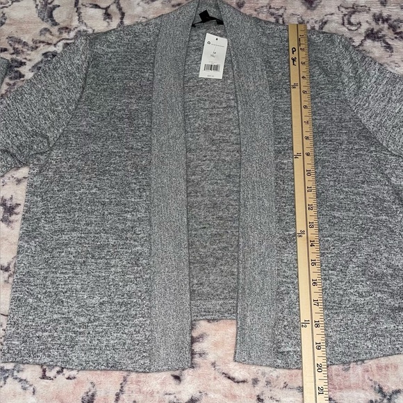 Banana Republic Luxespun Cropped Cardigan in Heather Gray Size Medium - Picture 4 of 6